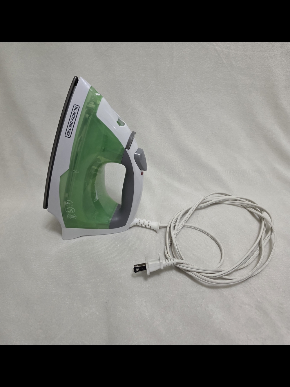 Black + Decker Steam Iron Green White Non Stick Anti Drip Fabric Selector